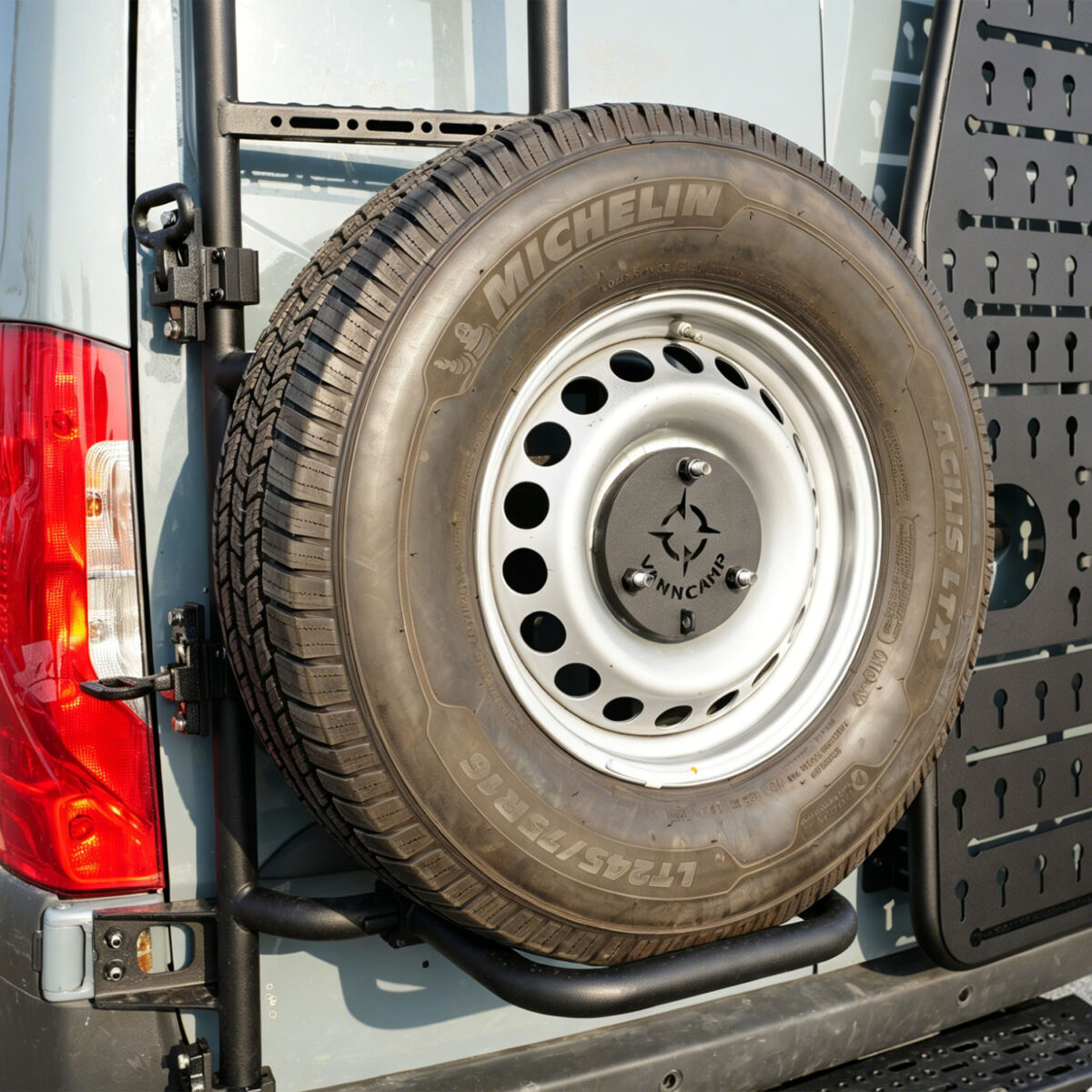 Rear Ladder + Tire Carrier – tire installation Detail