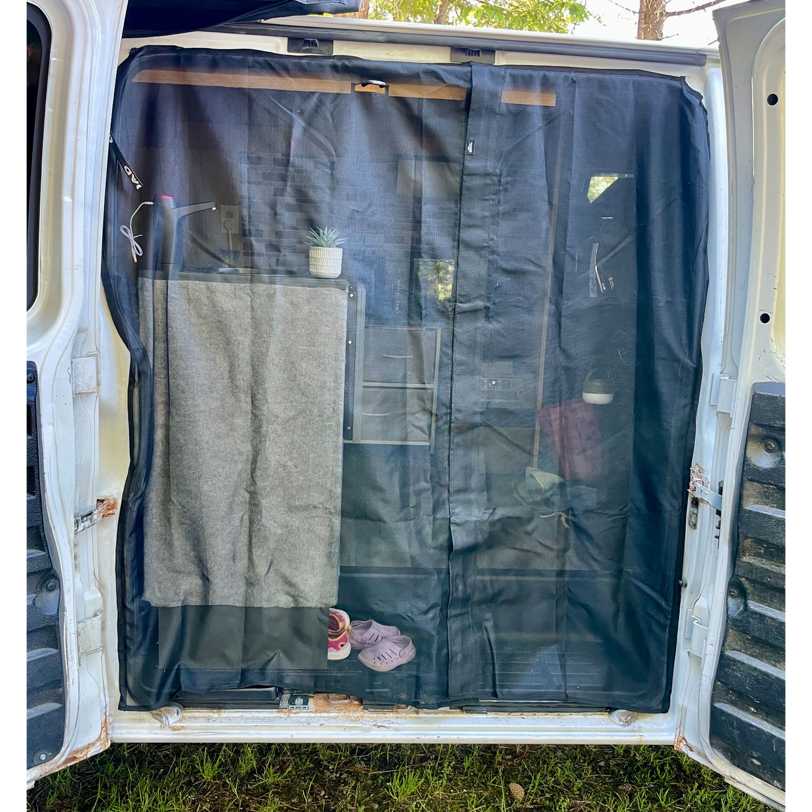 Express / Savana Side Barn Door Bug Screen