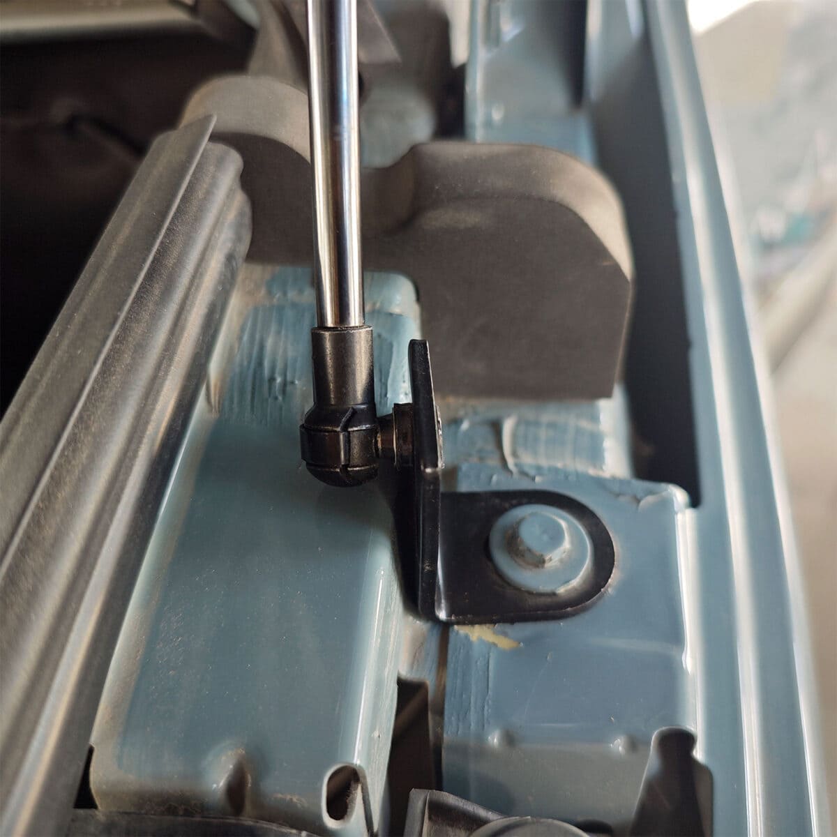 Sprinter Hood Strut Connector Details